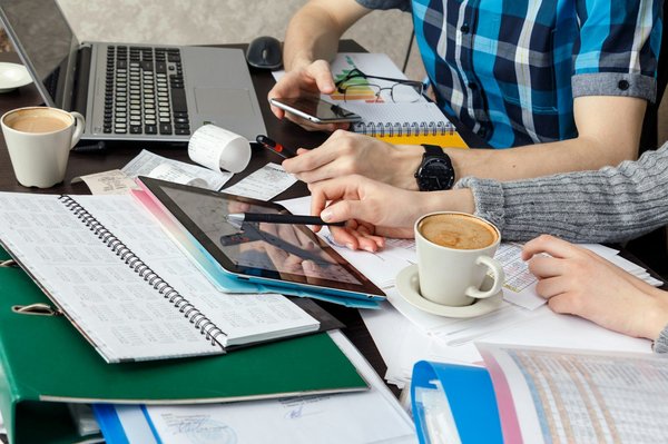 Quels outils de collaboration en ligne sont les plus efficaces pour les équipes dispersées ?